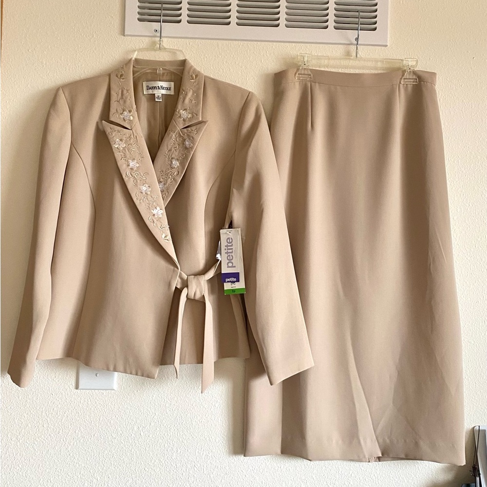Danny&Nicole Tan Long Sleeve Notched Collar Dress